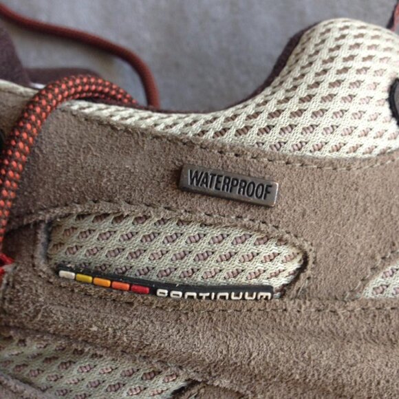 Ladies size 10.5 Merrell hiking boots - Picture 3 of 4